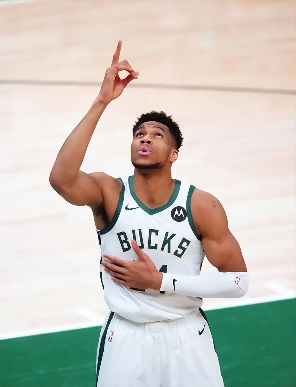 八段锦第二式左右开弓似射雕动作分解，手把手教学（八段锦第二式左右开弓似射雕详解：动作拆解与手把手教学）