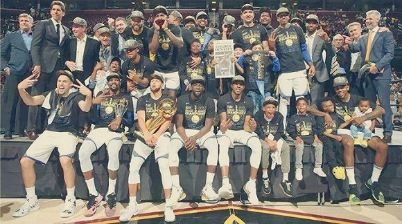 拜仁官方：格纳布里因膝盖不适，缺席本轮德甲拜仁对阵弗赖堡（拜仁通报：格纳布里膝部不适，将无缘本轮对阵弗赖堡的德甲比赛）