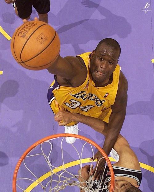 安帅：世界杯只剩几个位置待定，换人罚点是想为埃斯特旺减压（安帅：世界杯阵容仅余少数席位未定，更换点球主罚者旨在为埃斯特旺减压）