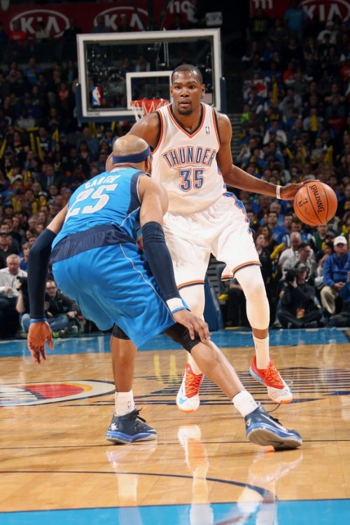 英媒：热刺队长罗梅罗累计5张黄牌停赛，防线或将面临挑战（英媒：罗梅罗因累积五黄停赛，热刺防线恐遭考验）