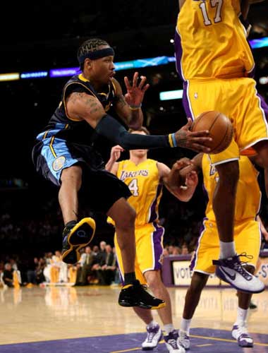 “童话小马一家”穿上彩色服饰 全面完工等你来打卡哈尔滨（童话小马一家换上彩色新装，现已全面竣工，哈尔滨等你来打卡）