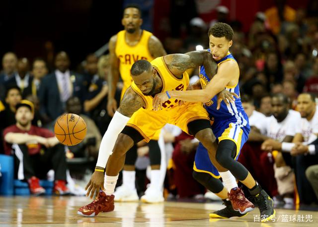 队记：拉尔森的左脚踝X光检查结果为阴性，明天进行MRI检查（队记者：拉尔森左踝X光无异常，明日将接受核磁共振检查）