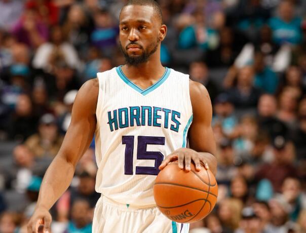 篮球湖人核心球员连续得分上双（湖人核心球员连场得分上双）