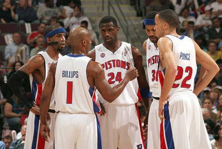 中超：山东泰山主场2-0完胜青岛队（中超丨山东泰山主场两球完胜青岛队）