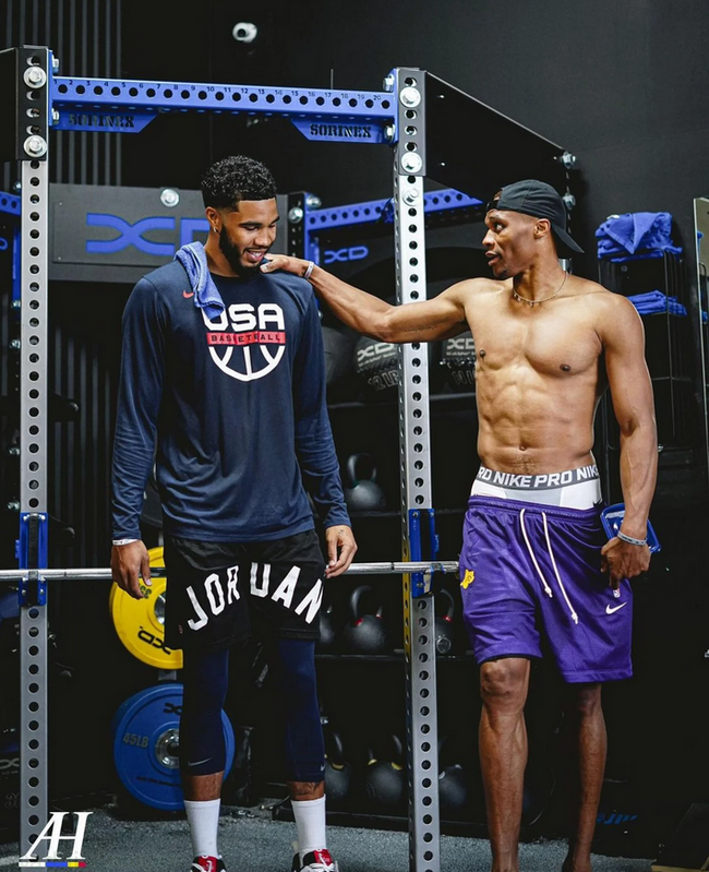 官方：由于派出违规归化球员，马来西亚三场友谊赛被判0-3负（官方：马来西亚违规启用归化球员，三场友谊赛均被判0-3）