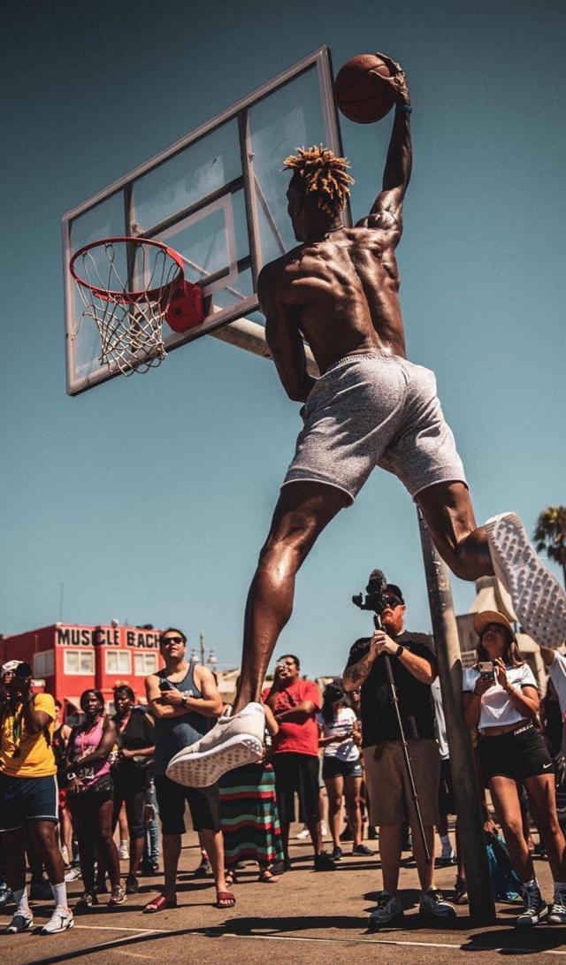 杜篮特连续得分，全队士气高涨（杜篮特火力全开，点燃全队士气）