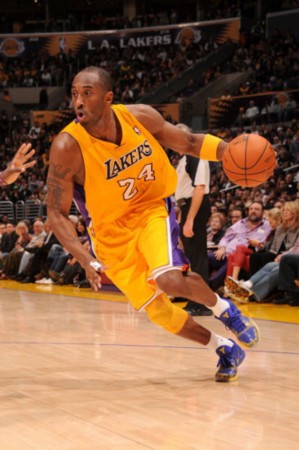 内雷斯重返光明球场 （内雷斯重回光明球场）